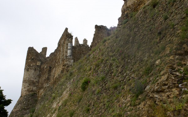 castell de montsoriu wall1