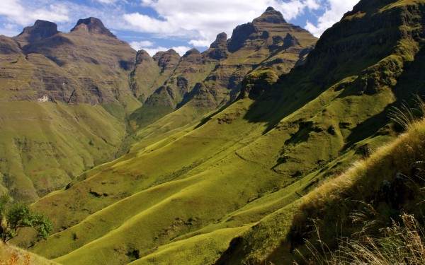 Photos That Will Make You Want To Hike In The Drakensberg S Africa   Drakensberg Mountains 600x375 