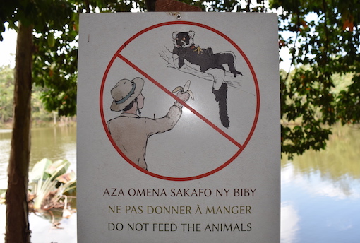 A sign in Malagasy, French and English