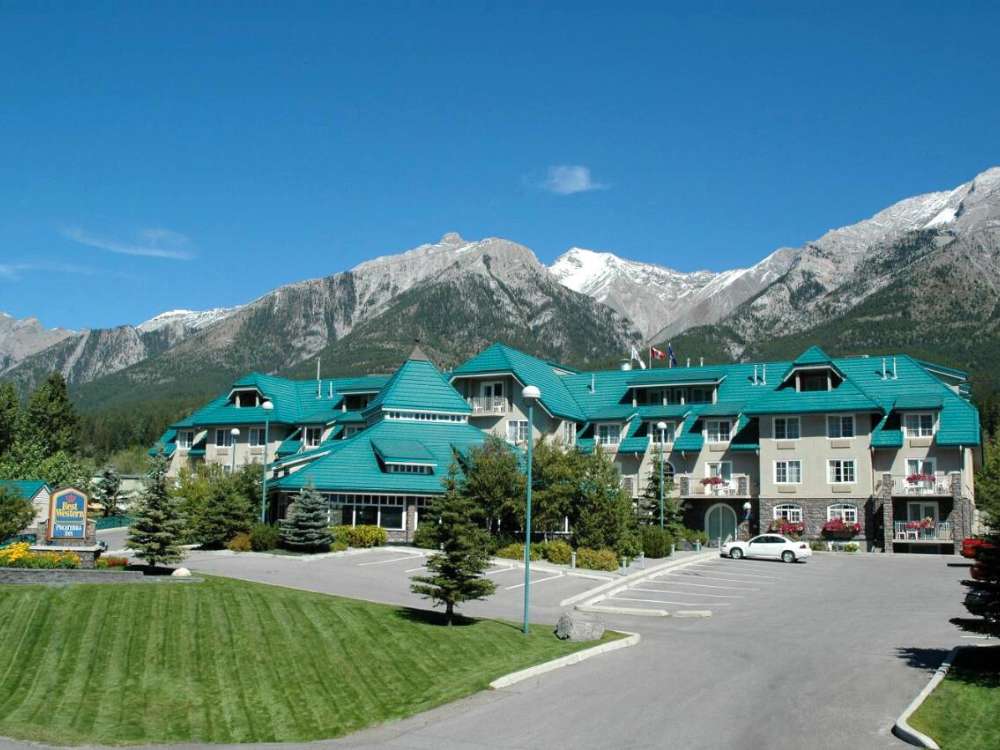 Pocaterra Inn & Waterslide, one of the best cheapest hotels in Banff