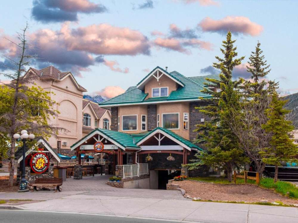 Samesun Banff Hostel, one of the best cheapest hotels in Banff