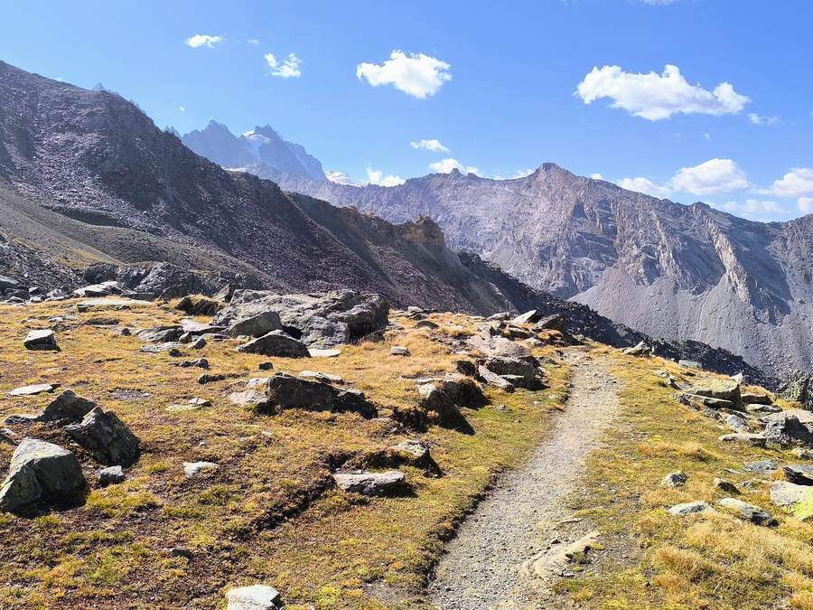 The descent from the Col du Lauson towards Eaux-Rousses in Gran Paradiso National Park